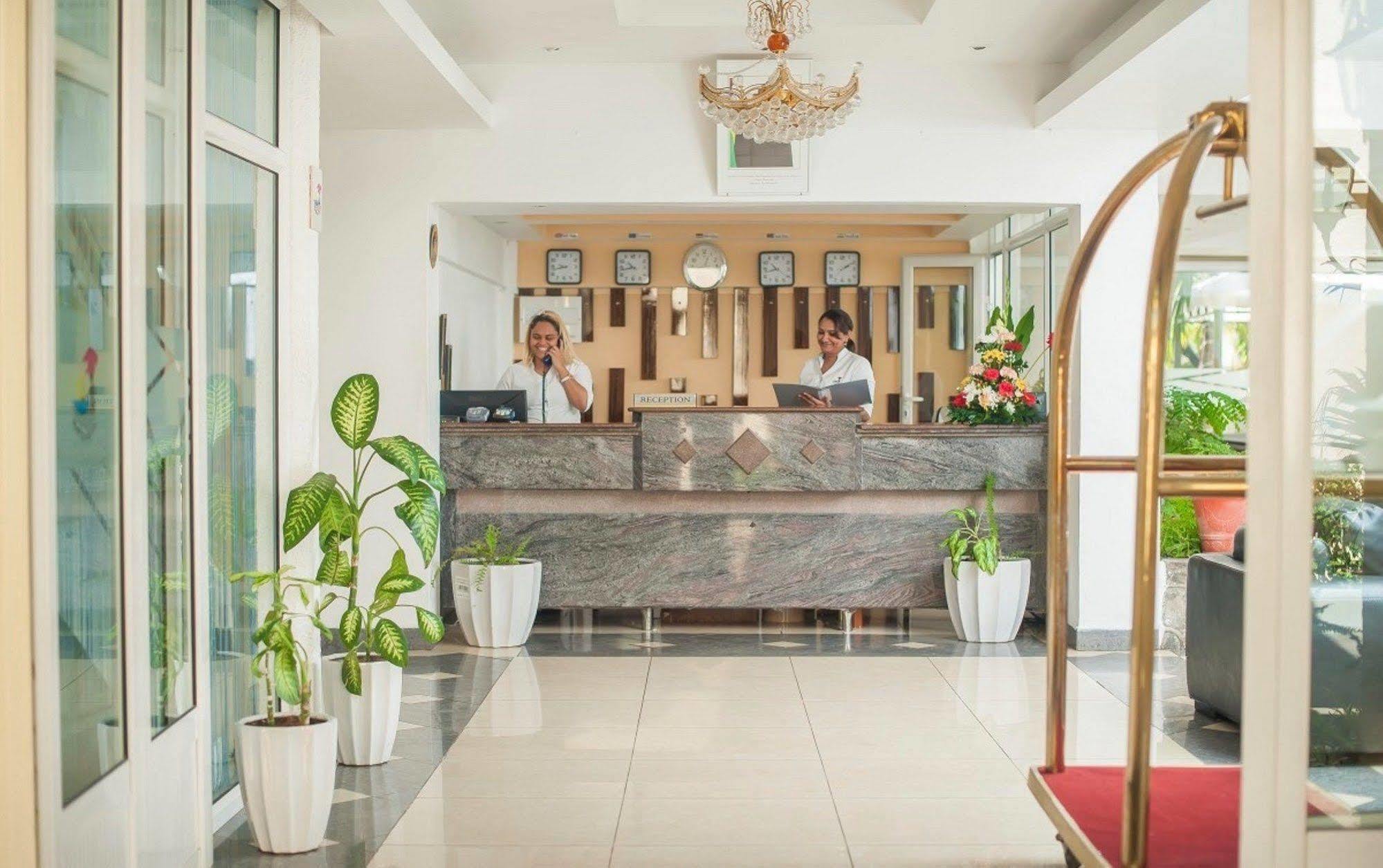 โรงแรมมานิสา Flic en Flac ภายนอก รูปภาพ